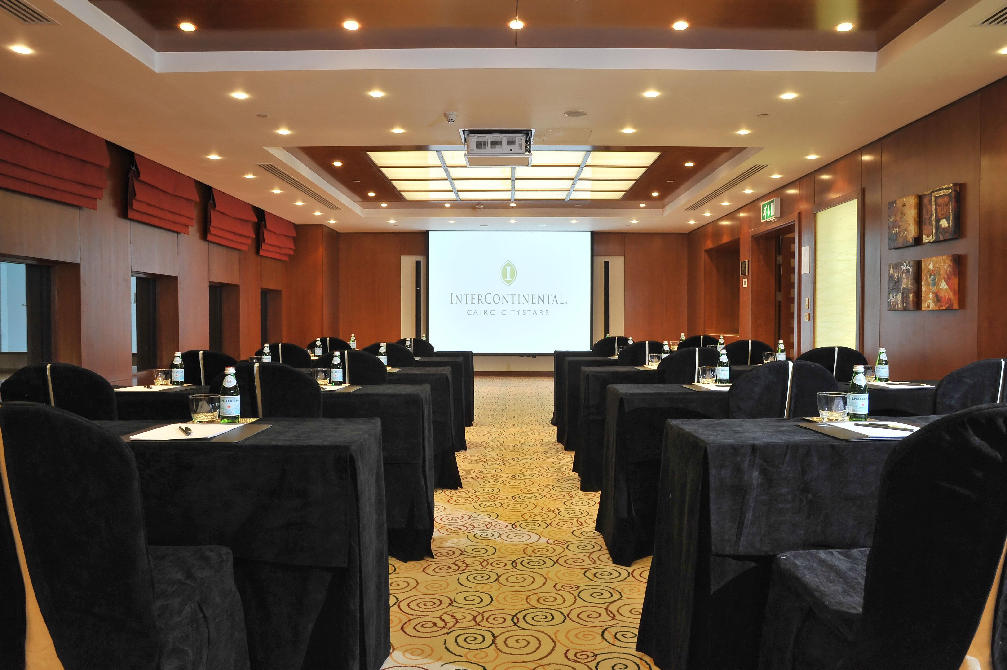 Intercontinental Cairo Citystars By Ihg Facilidades foto Meeting room at InterContinental Abu Dhabi